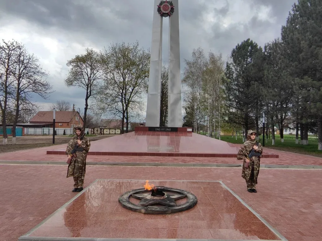 На посту — «Бастион»! 🛡🇷🇺 Сегодня с раннего утра у мемориала в селе Белая Глина особенно торжественн