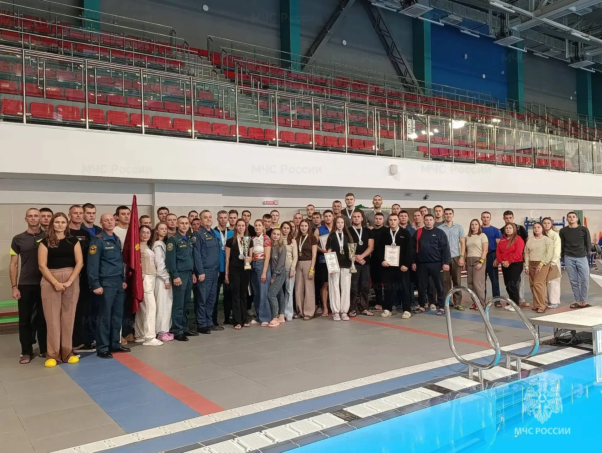 🏊‍♂️ Огнеборцы Свердловской области поборолись за победу в плавании