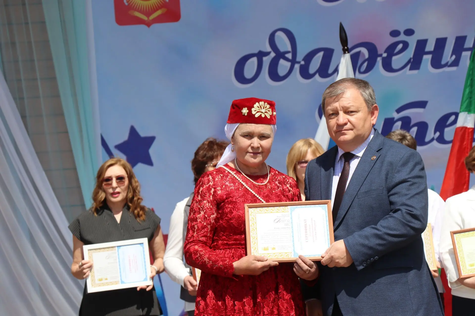 В сквере «Театральный» прогремел ежегодный слет одаренных детей. Это был настоящий пара...
