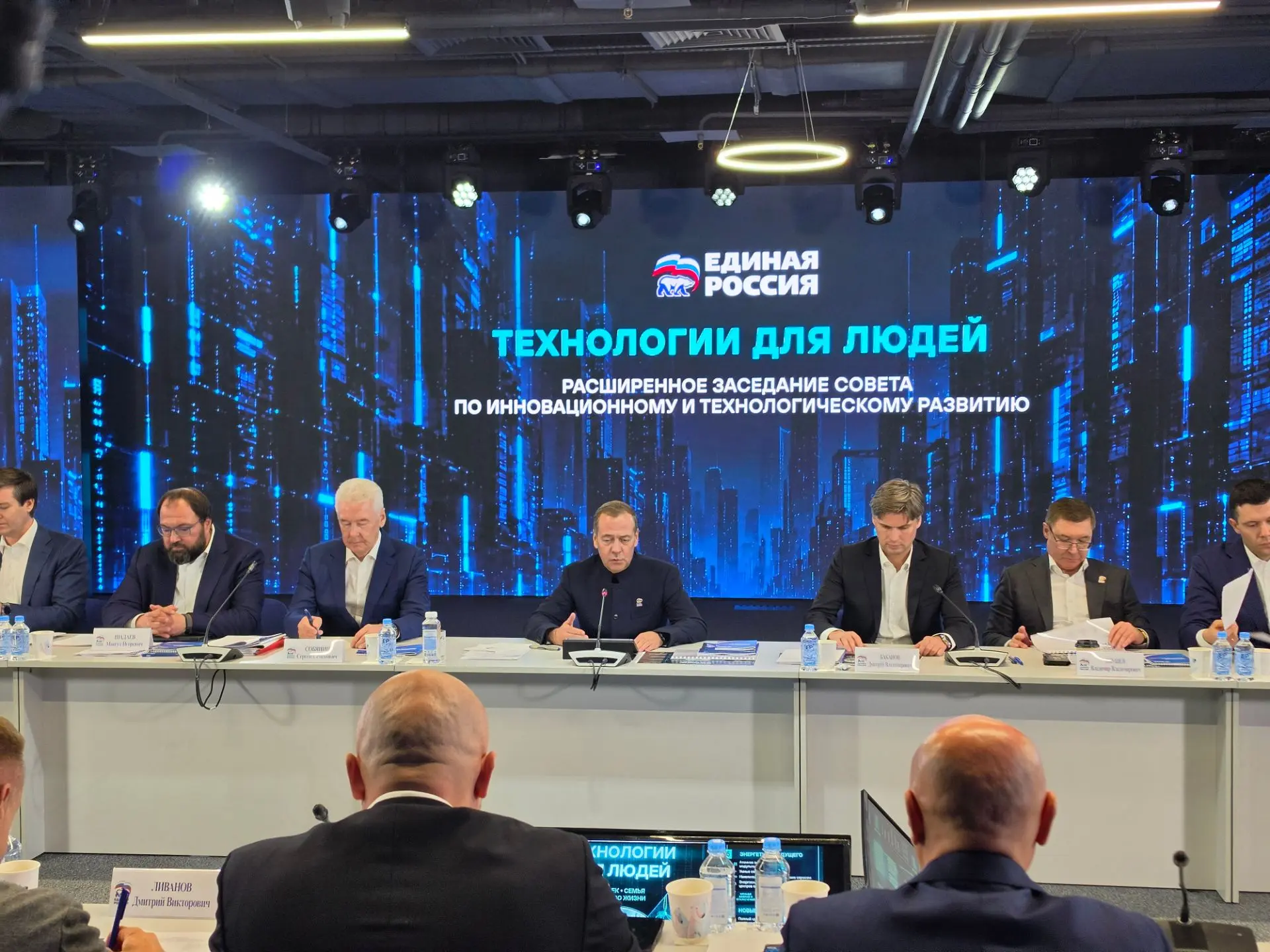 Дмитрий Медведев: Народная программа Единой России обязательна для исполнения
