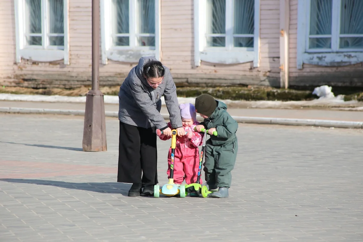С начала года свыше 900 млн рублей направило региональное отделение Соцфонда на поддержку семей с де