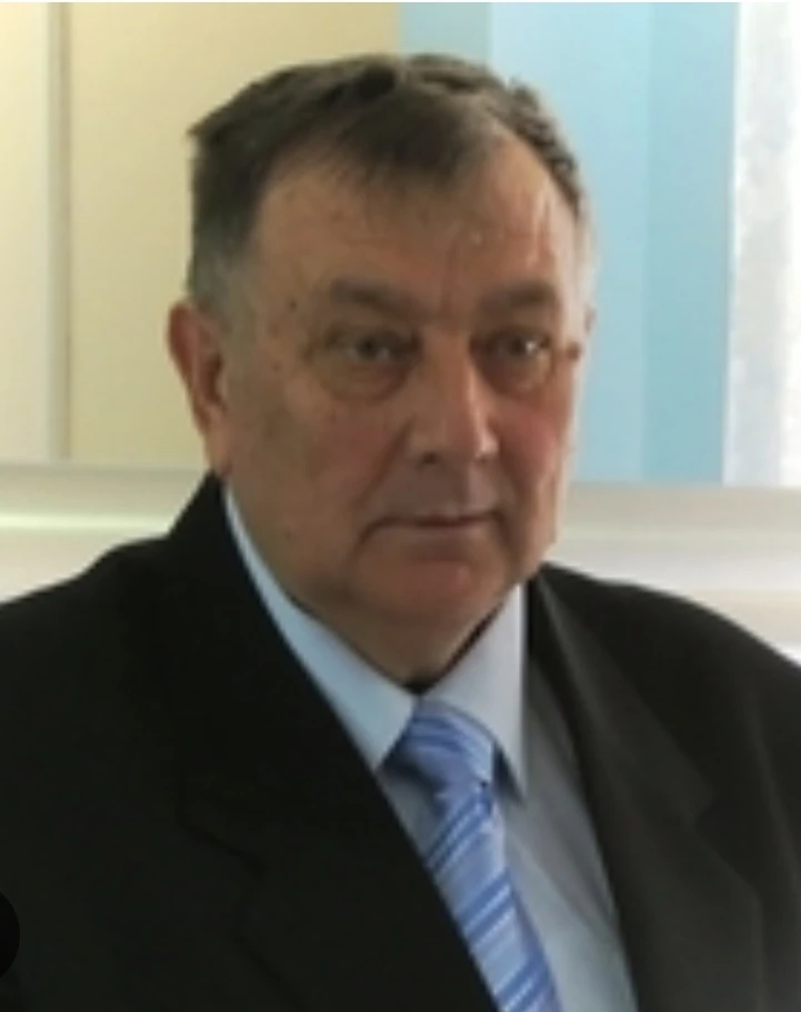 Сегодня свой 80- летний юбилей отмечает Кириенко Н.А. 
Много лет он руководил нашей школой, а сейчас