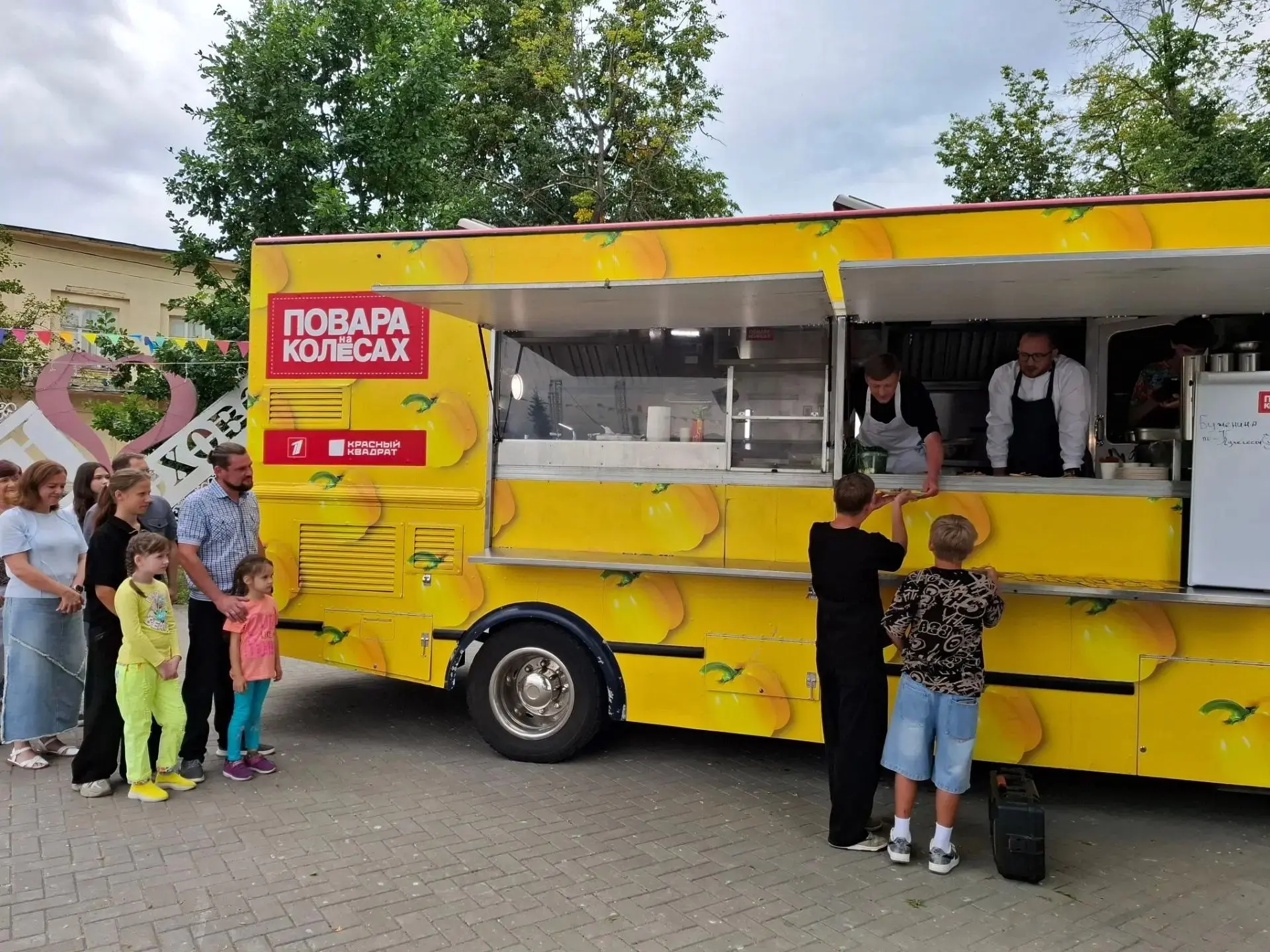 🧑‍🍳🥙 «Повара на колесах» посетили Гороховец

Съемки кулинарного шоу Первого канала шли в городе т