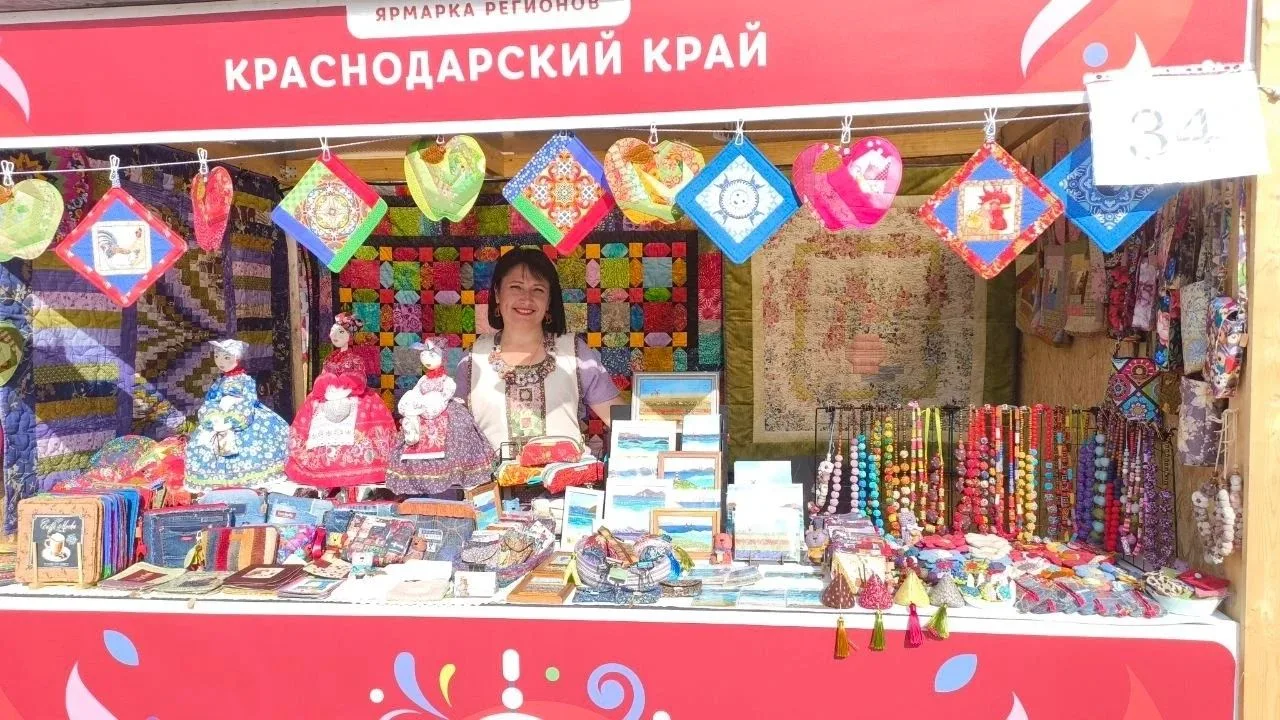 Мастерица клуба возрождения народных традиций «Берегиня» Юлия Маркова приняла участие в...