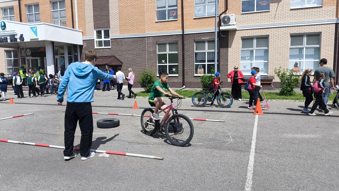 🚲 ЮИДовцы школы №18 покоряют «Колесо безопасности»! Сегодня, 14 мая, на базе МБОУ СОШ №4 прошел увле