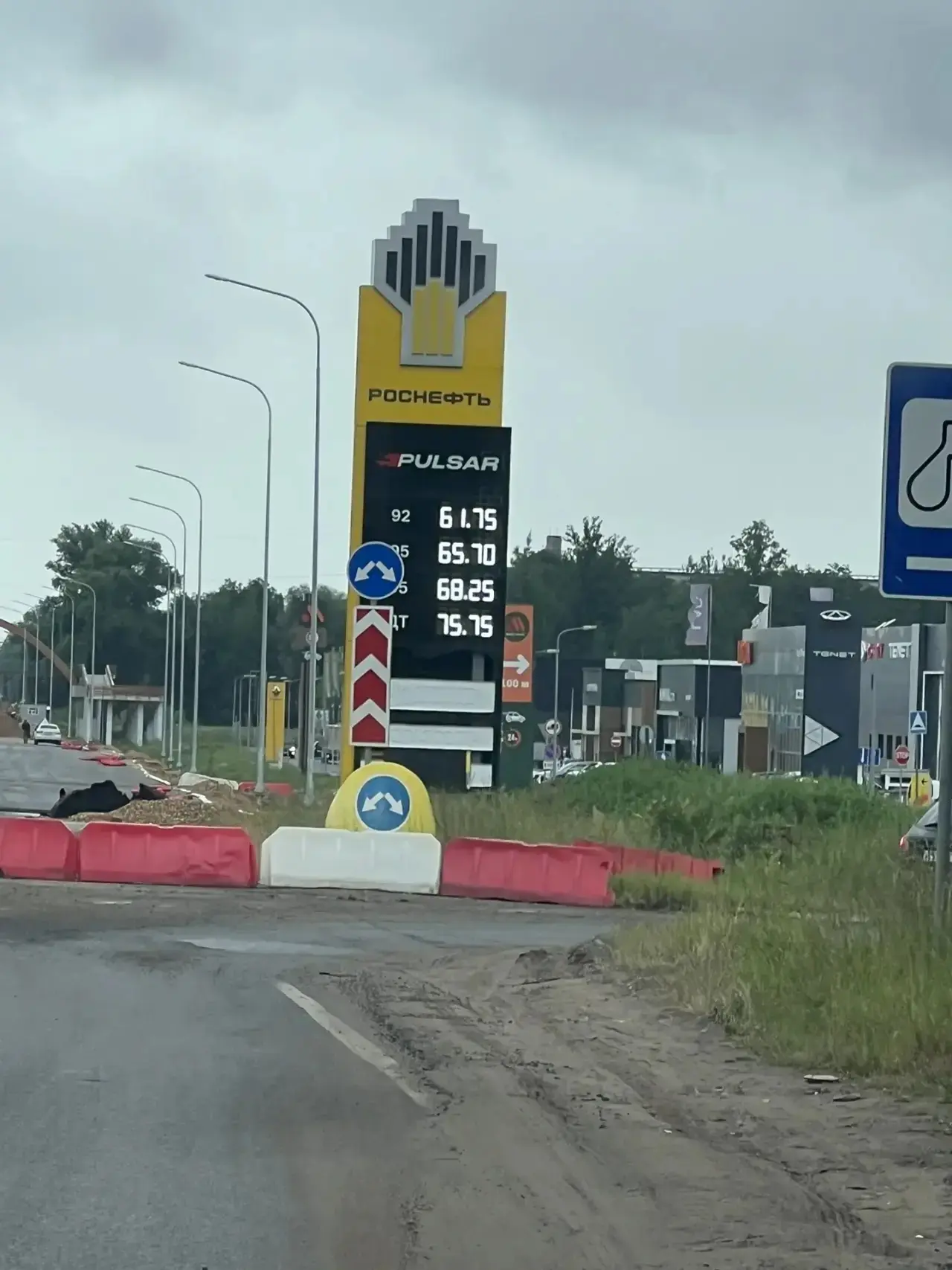 🔻О ситуации на заправках на сегодняшний день

Прямо сейчас на заправке «Роснефть» стоит большая оче