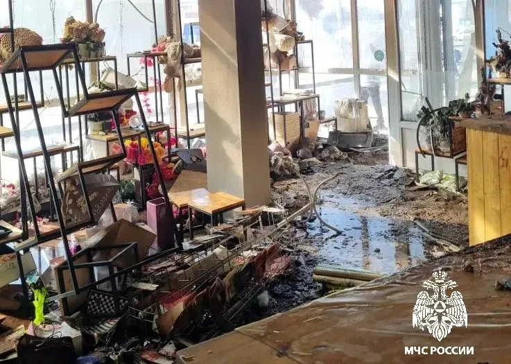 💥 В Костроме сгорел цветочный магазин   В четверг, 4 апреля, в торговом центре на улице Сутырина про