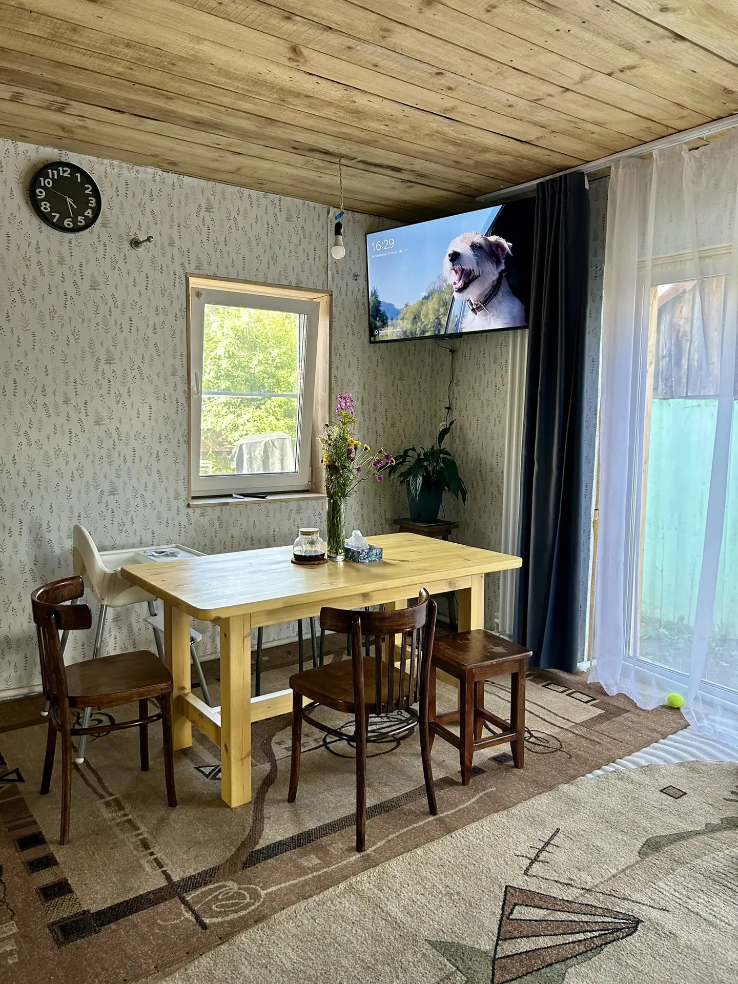 Принимаем поздравления 🥳 

У НАС ПОЯВИЛСЯ НОВЫЙ СТОЛ 🙌 

Прекрасная работа местного мастера по дер