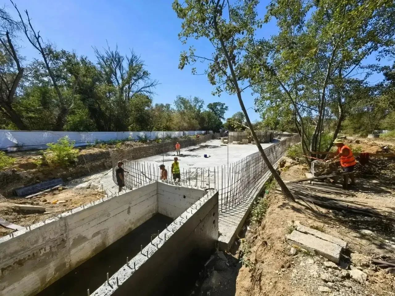 🏗️ Город Саки преображается: ежедневный труд ради уюта нашего города