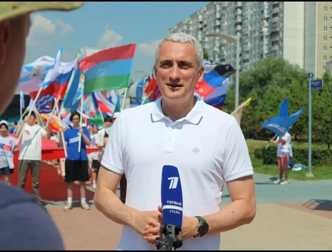 🇷🇺 89 флагов субъектов Российской Федерации и флаг России 75 квадратных метров 
Сегодня, в День Ро