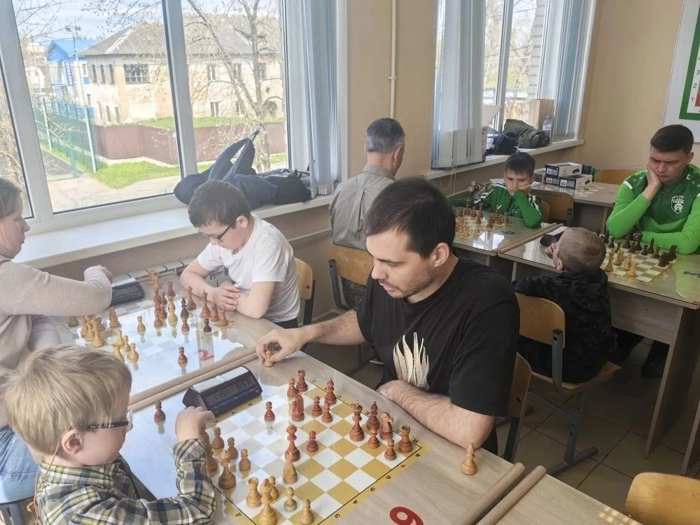 ♟️👨‍👩‍👧‍👦 Семейный турнир по шахматам в честь Великой Победы! ♟️
