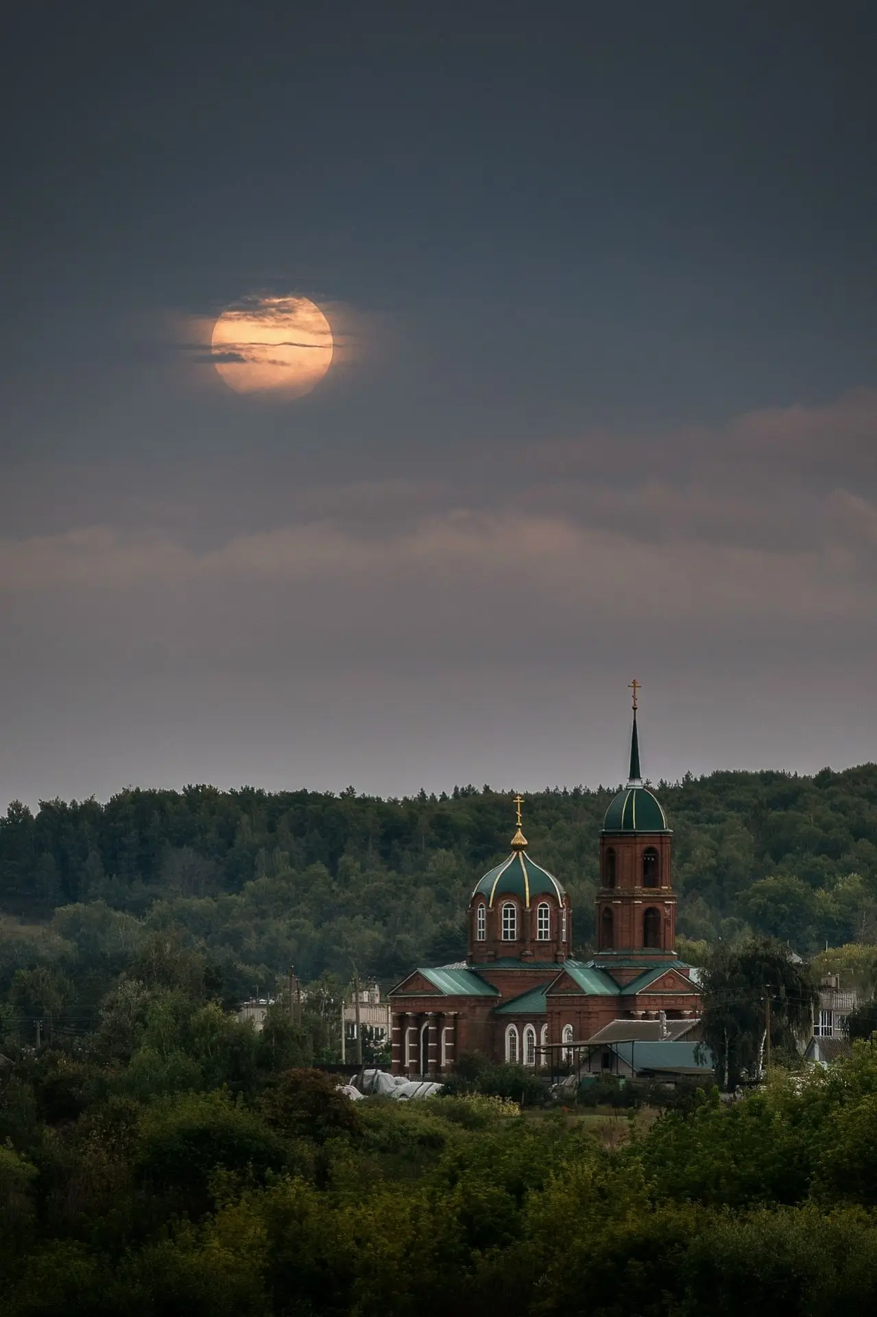 🌙 Луна, храм и тишина