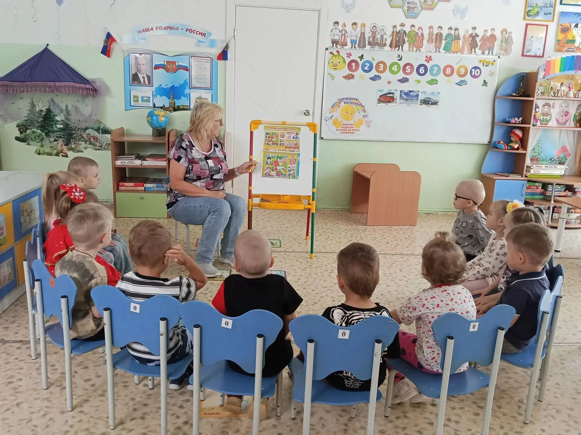 С детьми младшей группы 5 была проведена беседа : «Осторожно опасность»