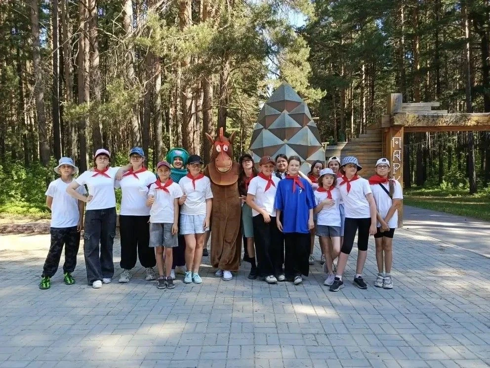 🇷🇺 ДЕНЬ РОССИИ в ЛДП
Сегодня в нашем пришкольном лагере царила атмосфера патриотизма и гордости, в