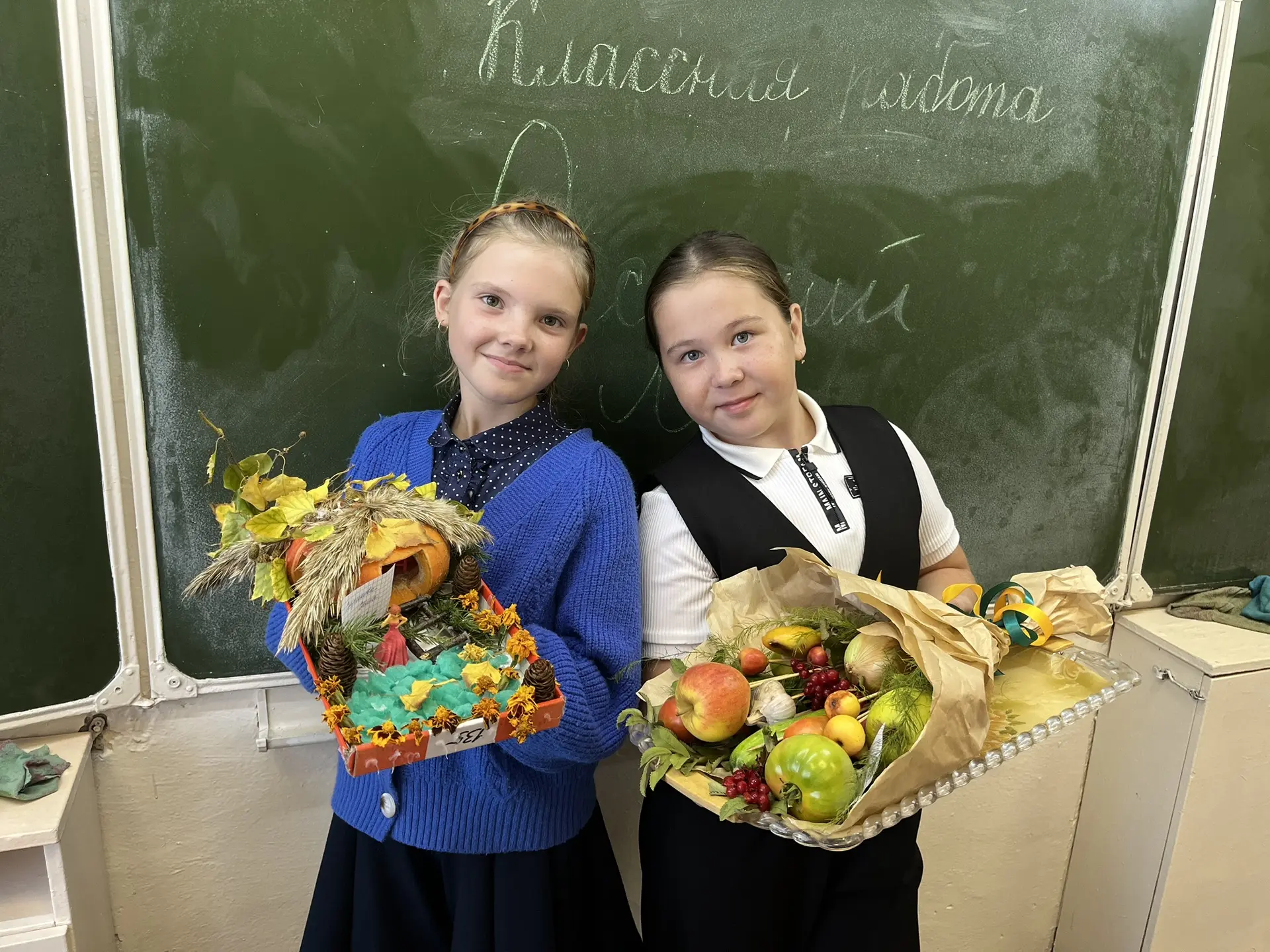🍂 Золотая осень в творчестве: 4«Б» класс покорил школьную выставку поделок!