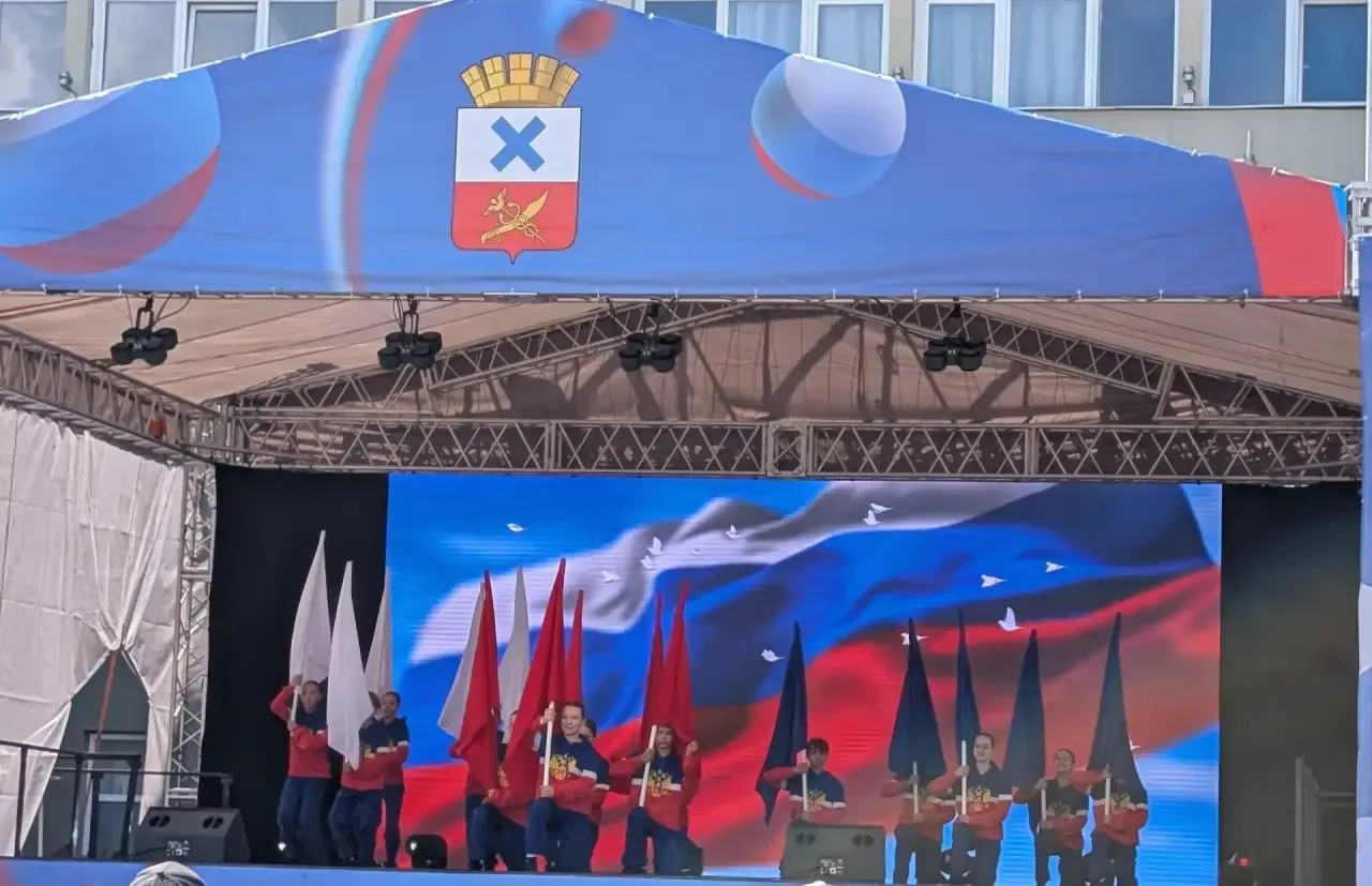 Наша 18-я школа на концерте, посвящённому Дню России! 🇷🇺

Сегодня наши талантливые ученики в соста