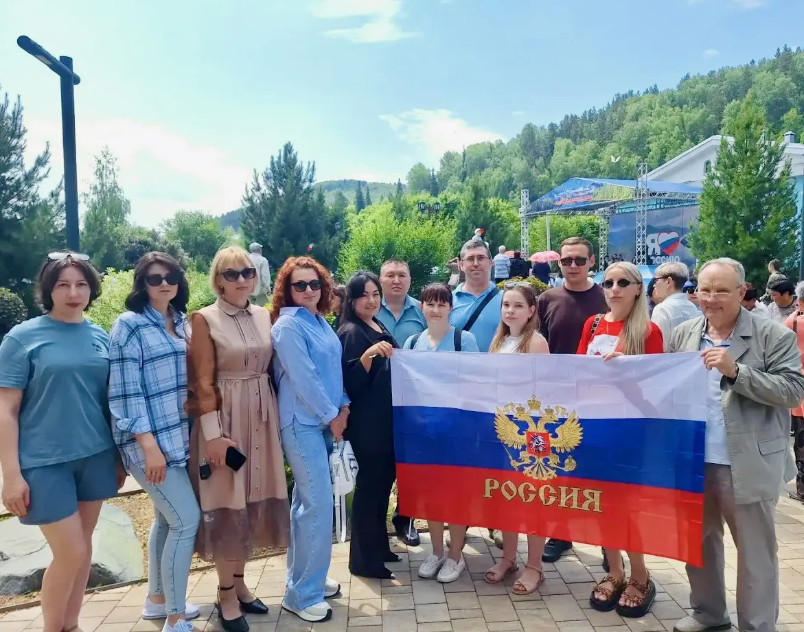 🇷🇺 С Днём России! 🇷🇺

Дорогие друзья!
От всей души поздравляем вас с государственным праздником 