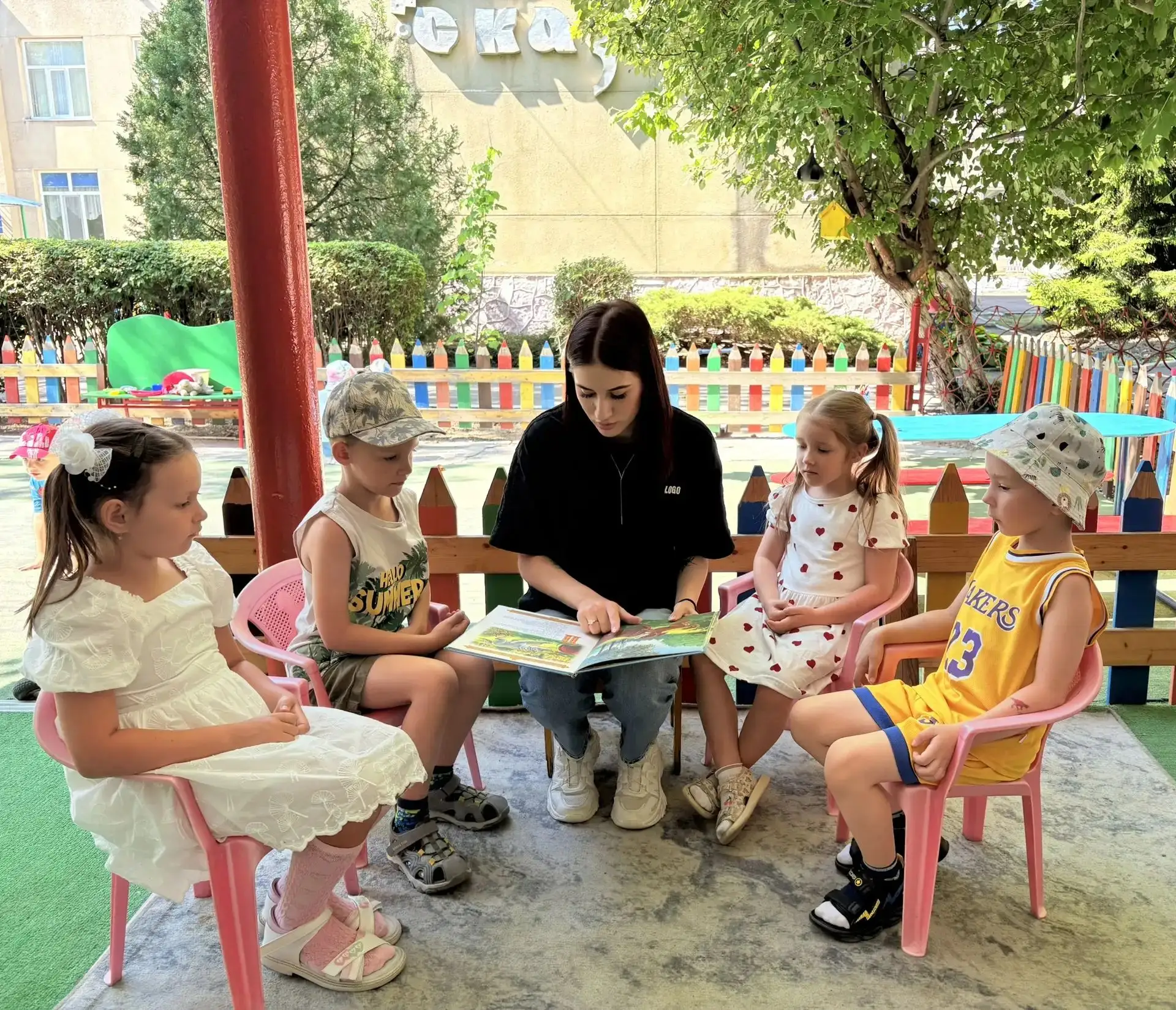 ☀️ «Читаем летом: любимые книжки» группы № 10!

Что может быть уютнее, чем книжка в тёплых летних лу