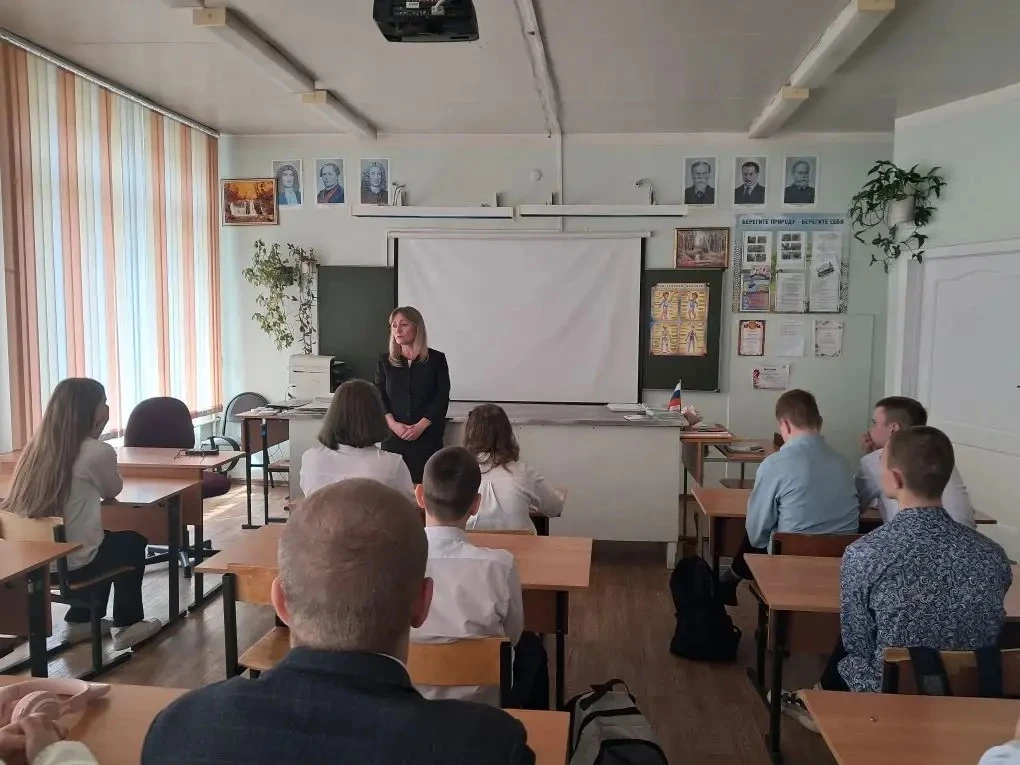 26 мая, согласно поручению Прокуратуры Падунского района в 8 классе прошло просветитель...