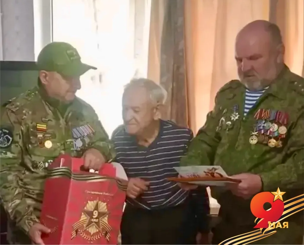 По традиции поздравили ветеранов Великой Отечественной войны на дому, организовали мини-парады под и