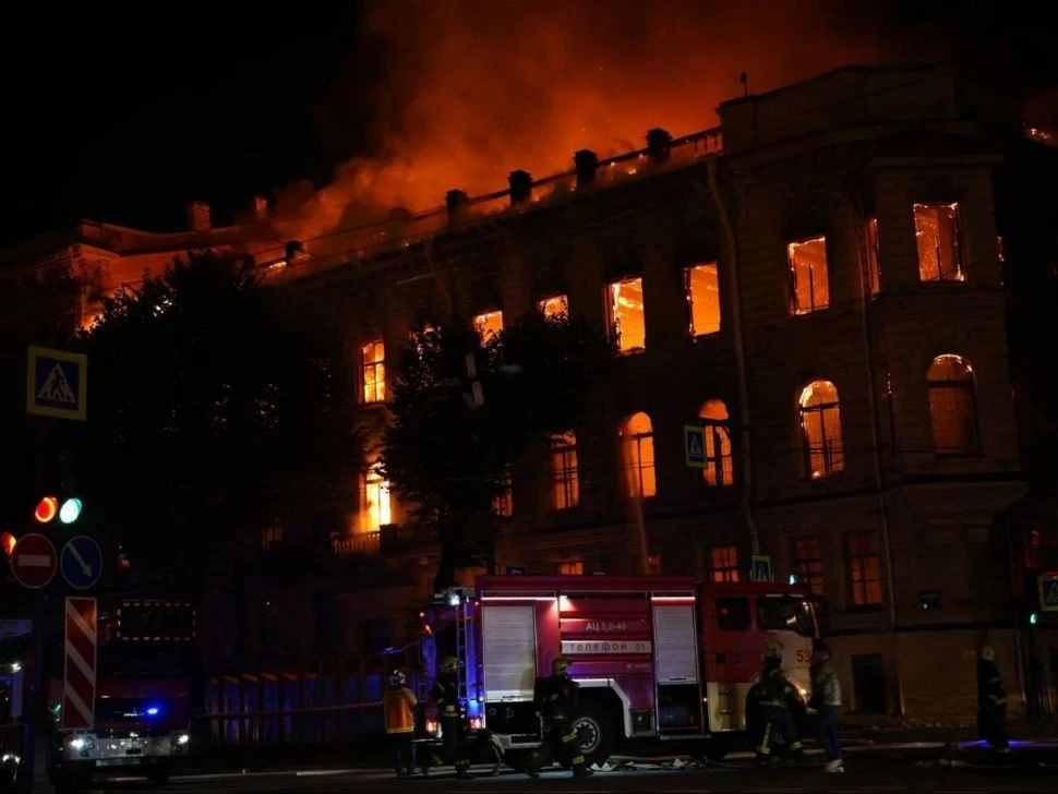 Пожар на Исаакиевской площади в Санкт-Петербурге.