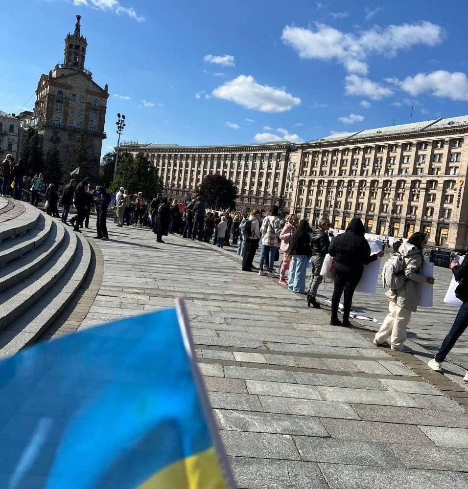 Жители Киева вышли в центр города с требованием заключить мир с Россией