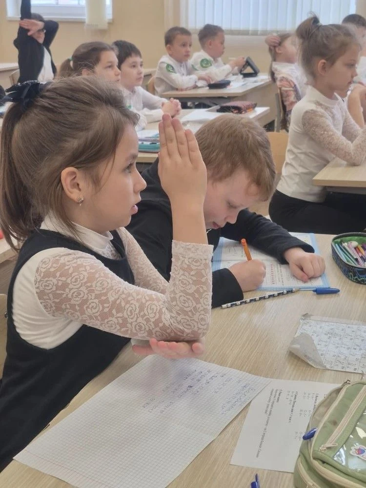 ✅В школе прошла встреча с инспекторами Госавтоинспекции. Специалисты провели с учащимися разъяснител