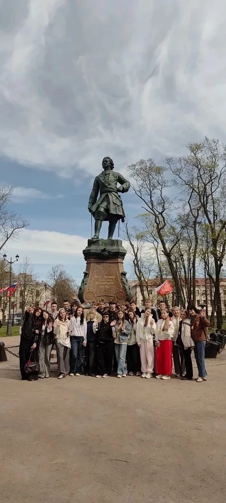 Культурная суббота: Десятиклассники покоряют Санкт-Петербург! 🤩  Наши десятиклассники провели незабы