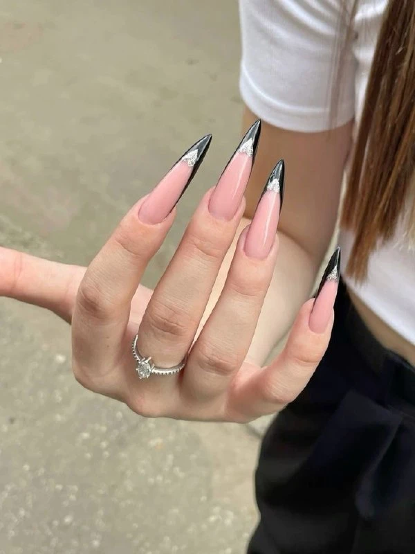 Подруга сделала за шоколадку, как вам? 🥰❤️‍🩹

💅Маникюр | Ноготочки
