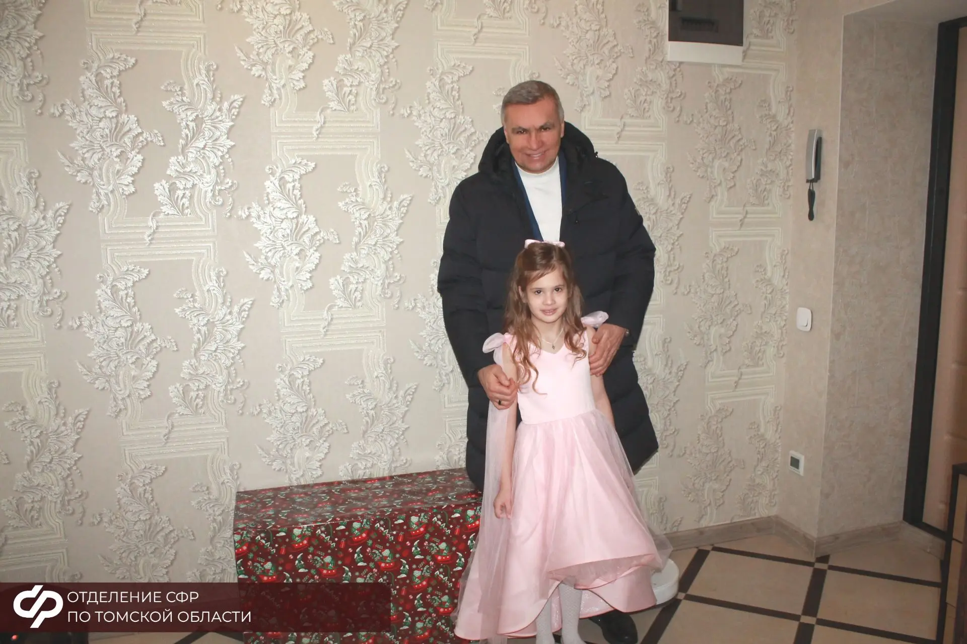 🎄✨ Управляющий Отделением СФР по Томской области Дмитрий Мальцев исполнил мечту юной Александры из Т