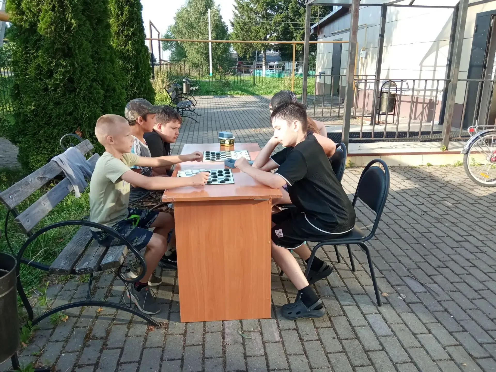 ♟️♟️
Шашки - это интеллектуальный вид спорта. Эта игра стимулирует мыслительную деятельность, способ