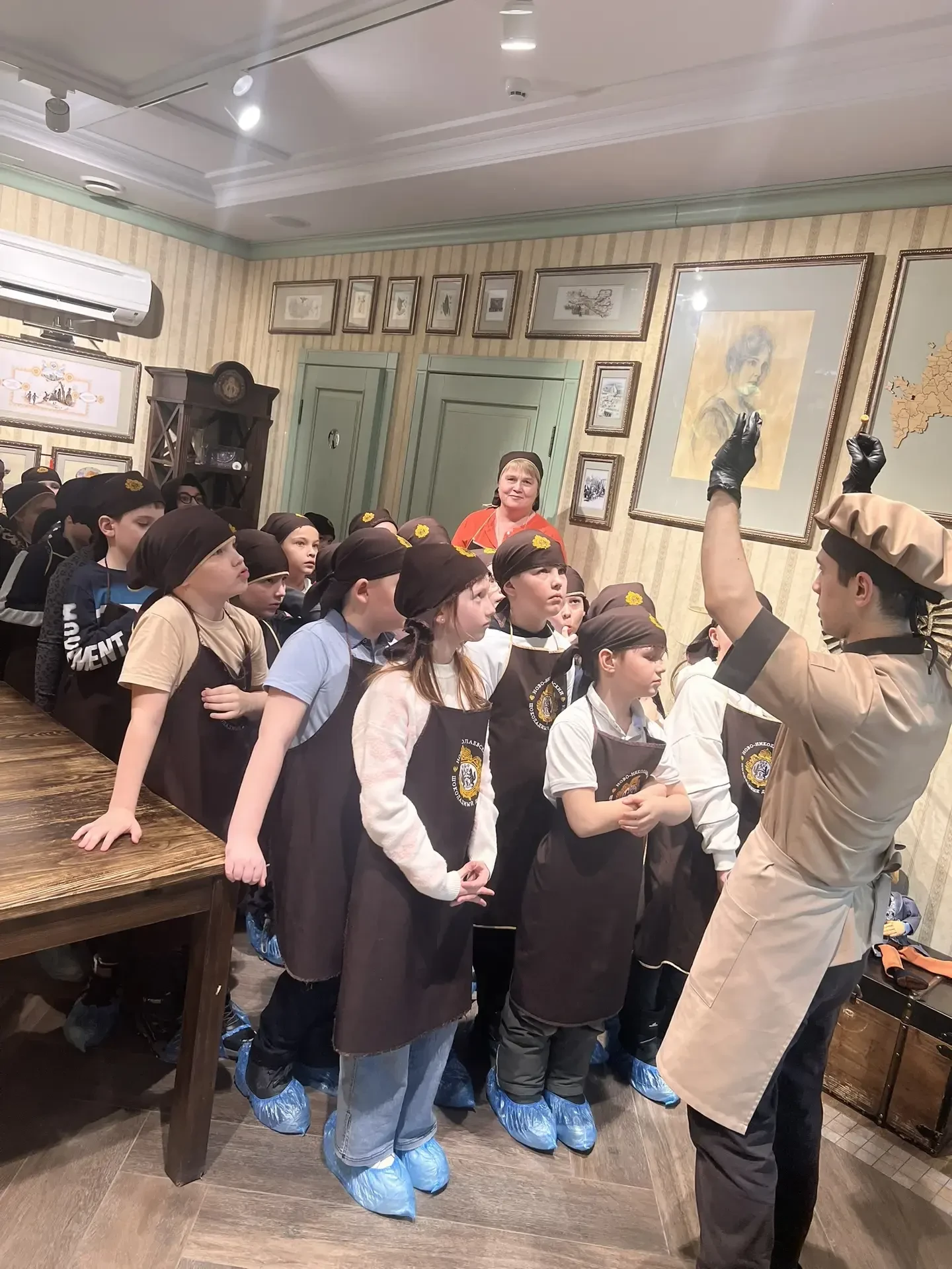 Сладкое путешествие или как наш класс ходил в гости к шоколатье! 🎓🍫  5 марта ученики 2 А класса прев