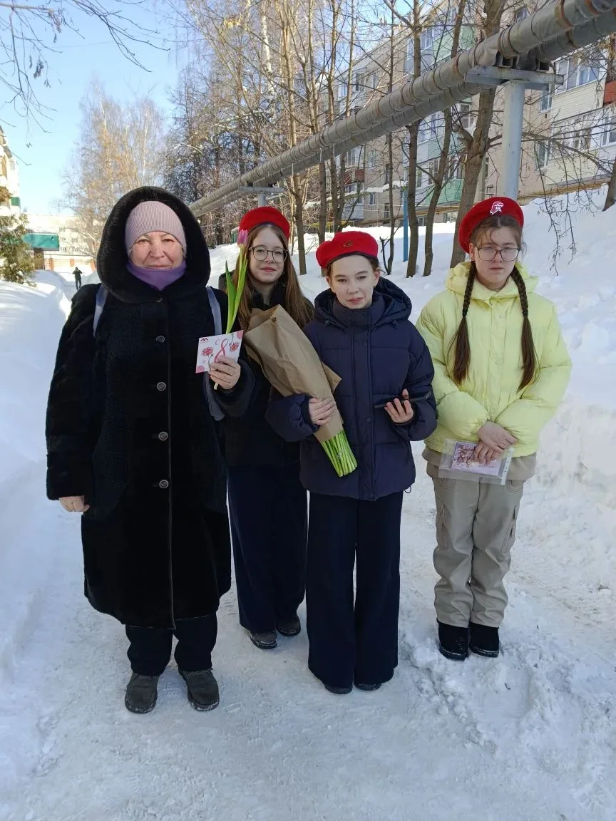 🌸 Сегодня наша команда #Юнармеец24 активно поддержала прекрасную акцию "#ВамЛюбимые", приуроченную к