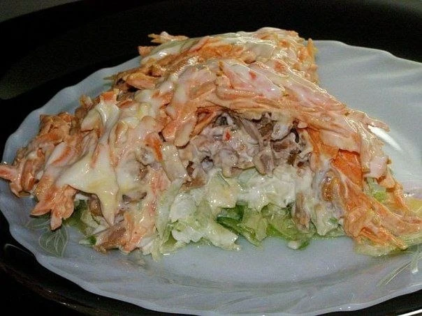 МУЖСКОЙ КАПРИЗ #салат 

Ингредиенты:
 Картофель - 2-3 шт
 Ветчина - 100-120 гр
 Яйца варёные - 2 шт
