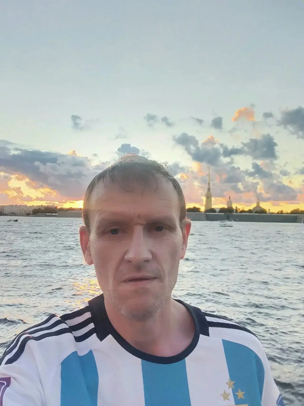 Привет, живу метро Ломоносовская,буду рад знакомству с милой дамой