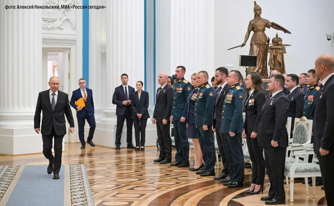 🎖Владимир Путин встретился с выпускниками федеральной кадровой программы «Время героев»  Ветераны СВ