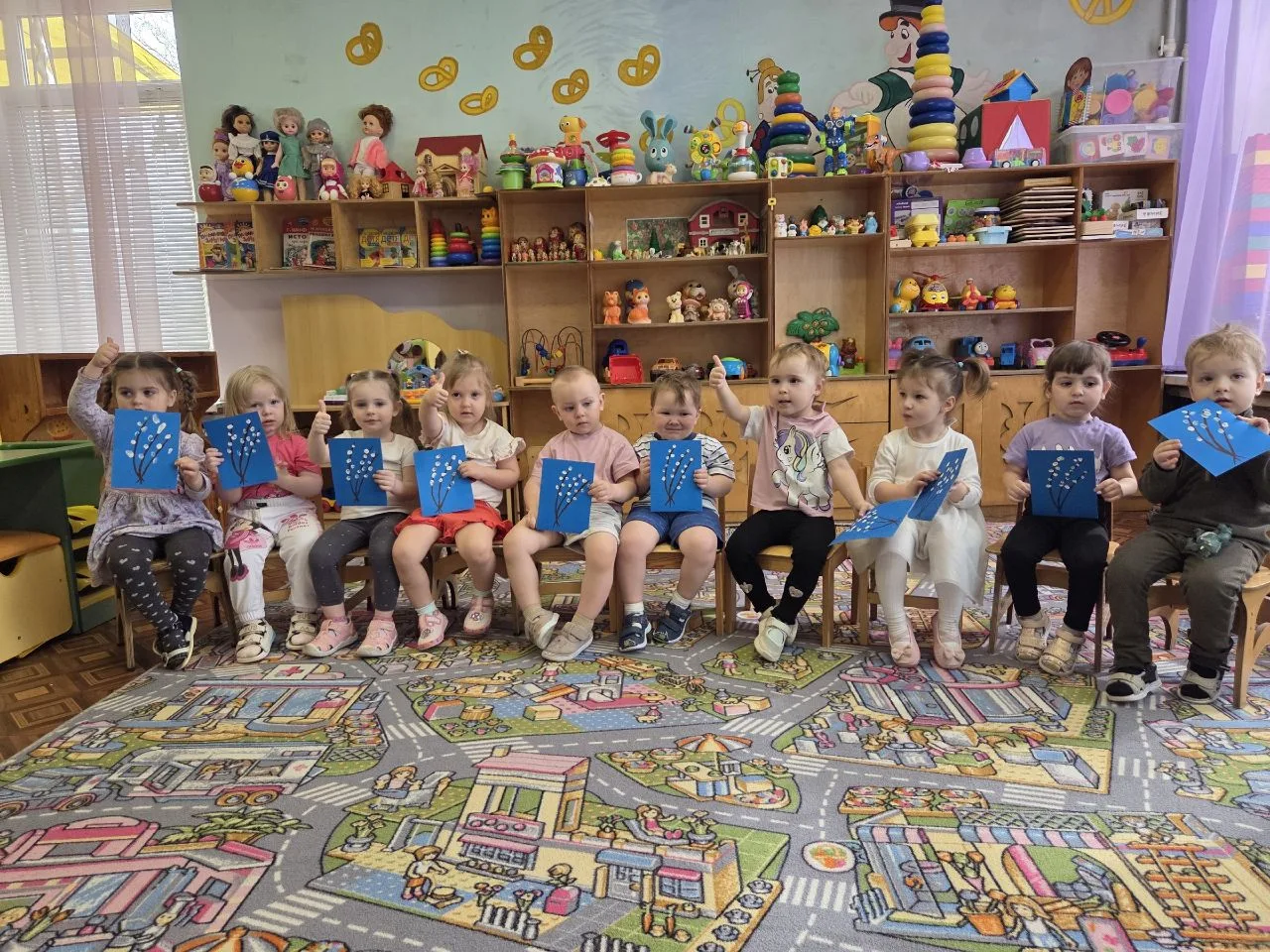 🌿 Верба пришла в гости к малышам! 🌿  В первой младшей группе не просто рисование, а настоящее весенн