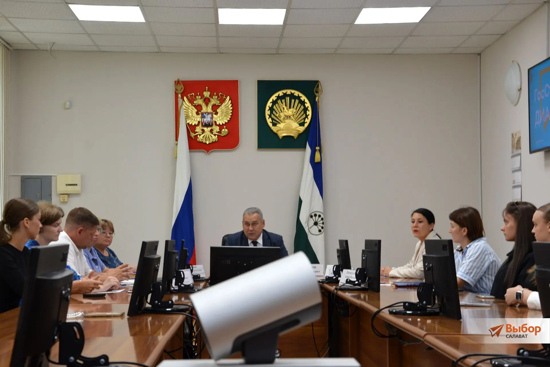 Где и кем работал Марат Загидуллин? Опираясь на какие принципы он формирует свою команду? С чего нач