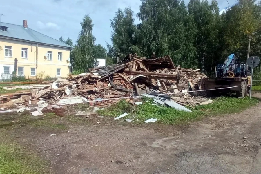 В Ярославской области демонтировали более 3100 аварийных и бесхозяйных строений