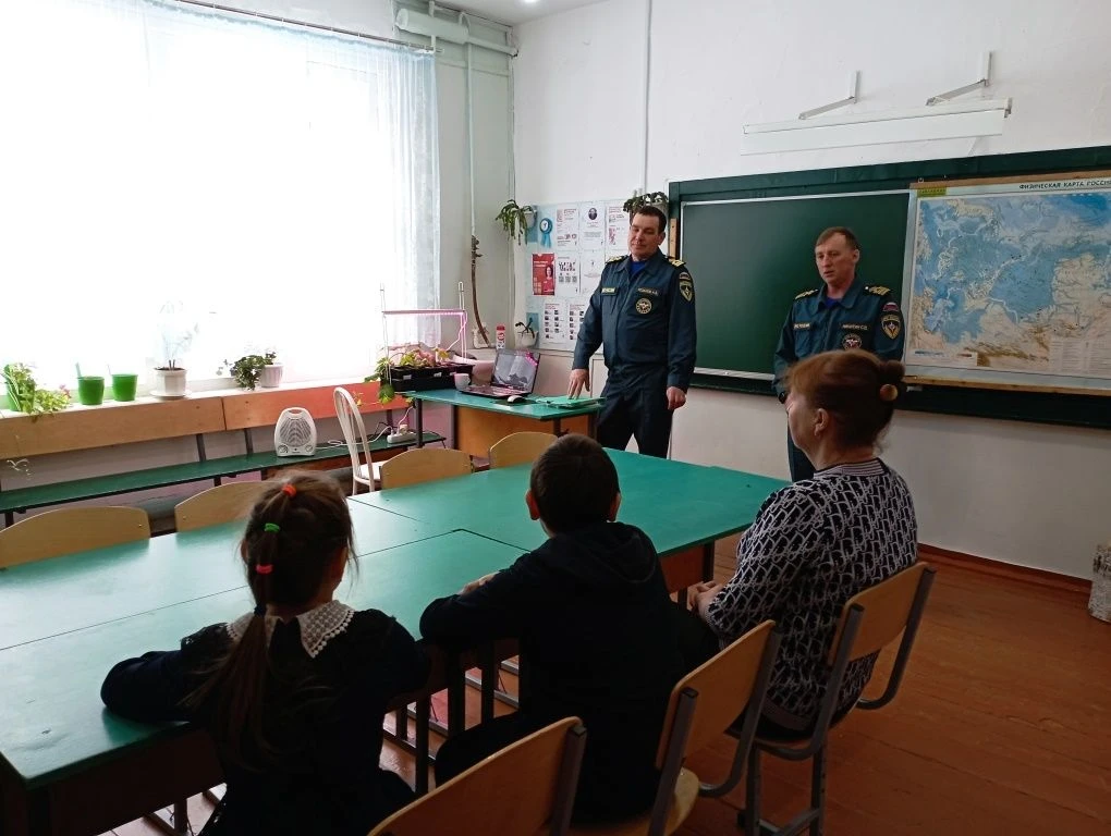 Предупрежден - значит вооружён! 
 12 марта к нам в школу приехали старший государственный инспектор 