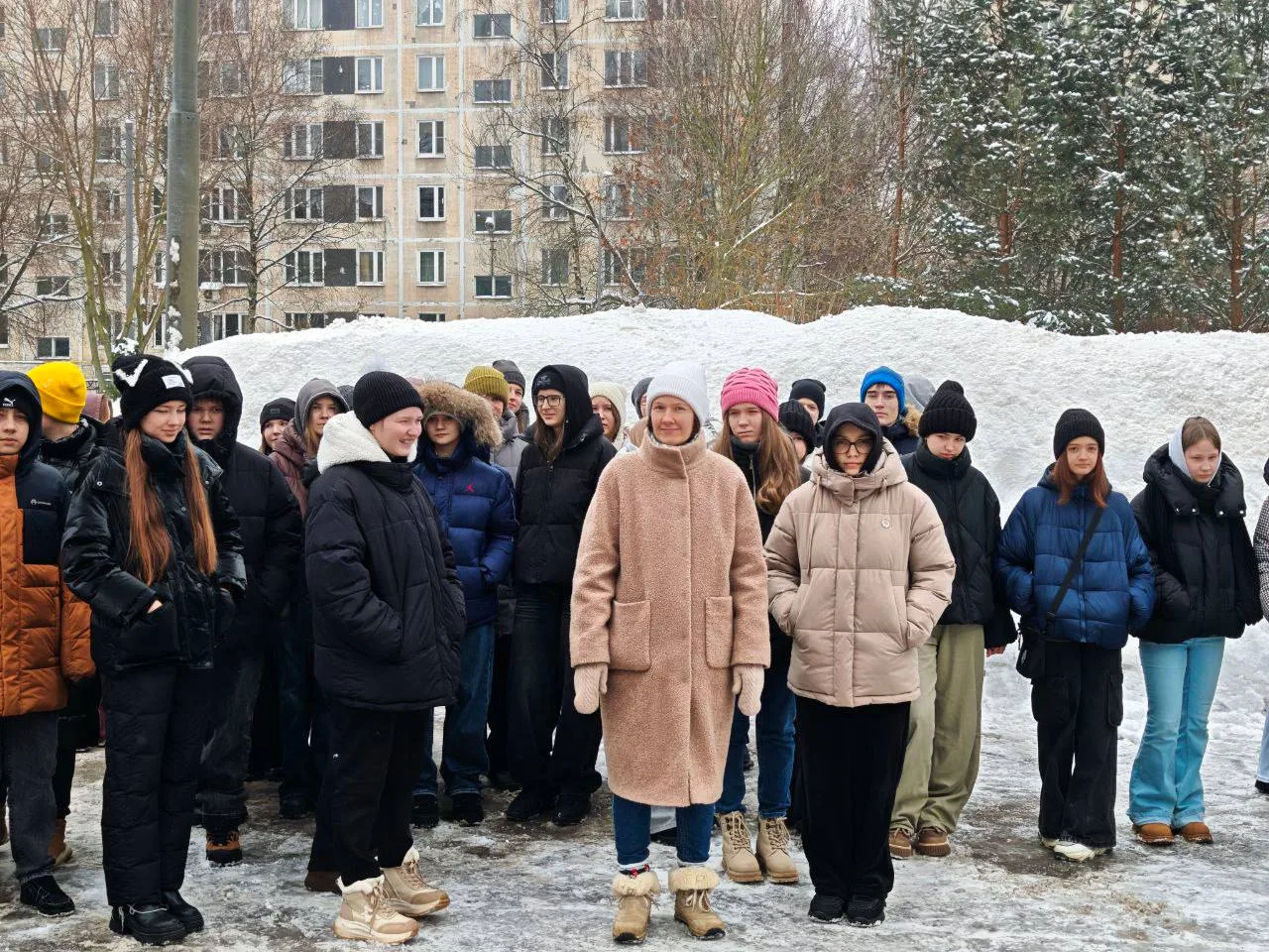 ❄️ Зимние забавы для 5–8 классов  С успехом в нашей школе прошли «Зимние забавы».  Ясные морозные дн