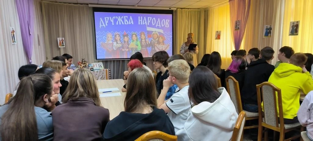 Интеллектуальный турнир «Дружба народов» объединил молодежь
 
В Центральной библиотеке состоялось яр