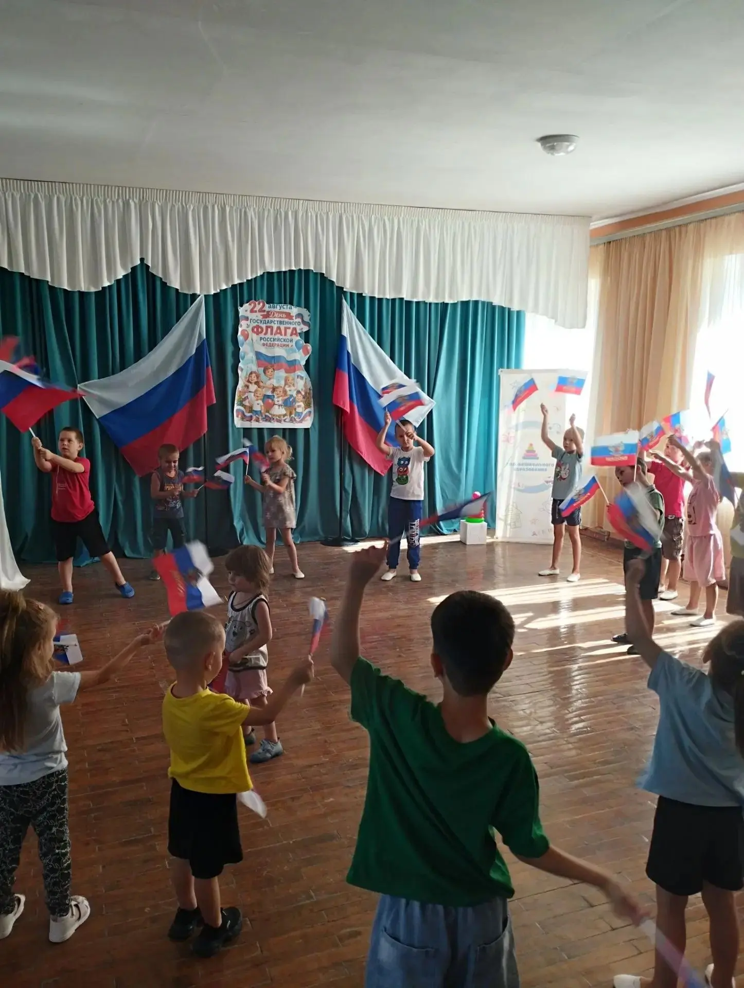 🇷🇺Белый. Синий. Красный. Как наш детский сад праздновал День флага