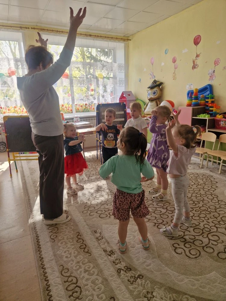 К нашим малышам из группы ,,Звёздочки,, ⭐️⭐️⭐️ приходил в гости Ёжик 🦔 и вместе с ним ...