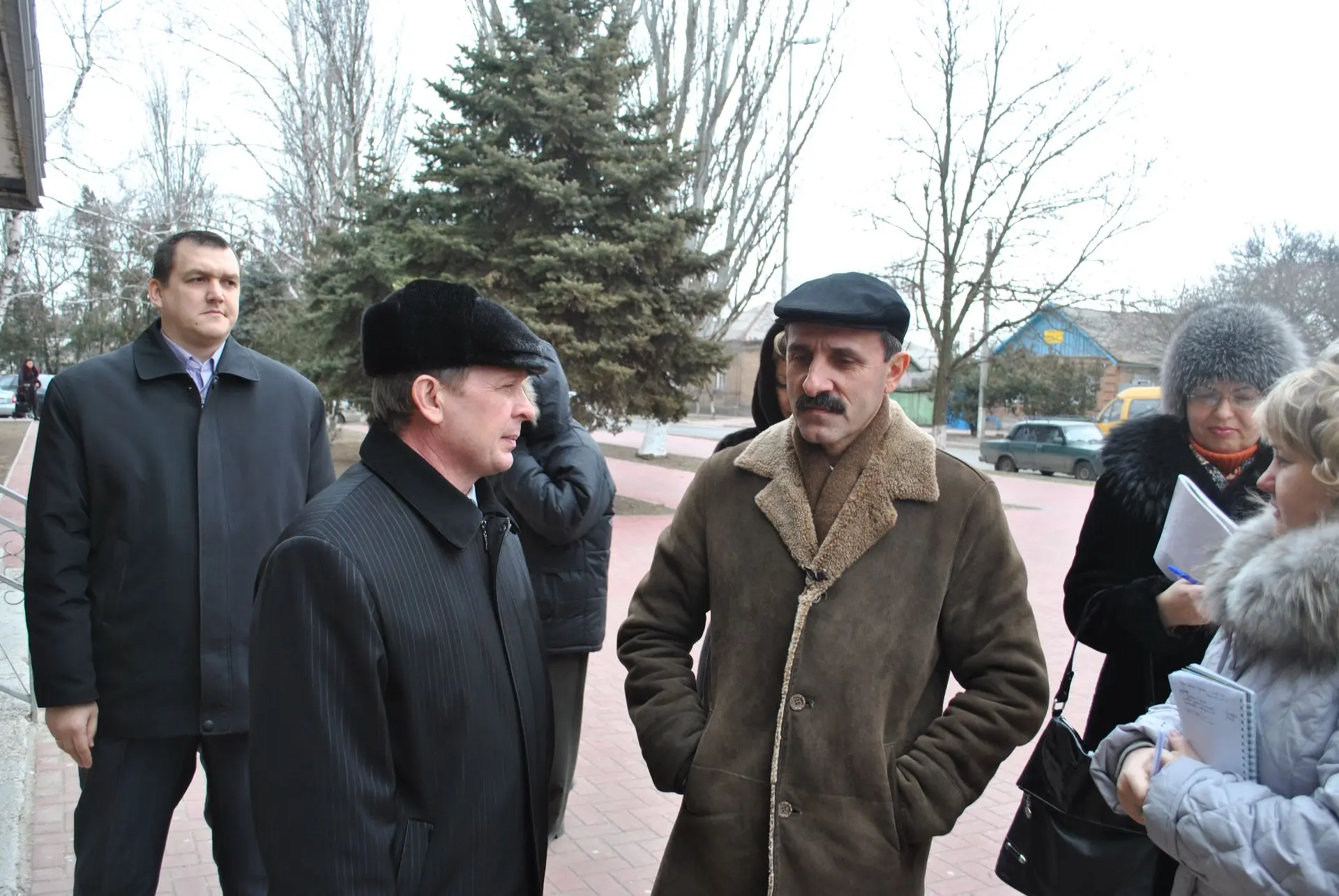 Во время объезда города: глава Ейского района Михаил Тимофеев и глава Ейска Александр Лащенков. 2011