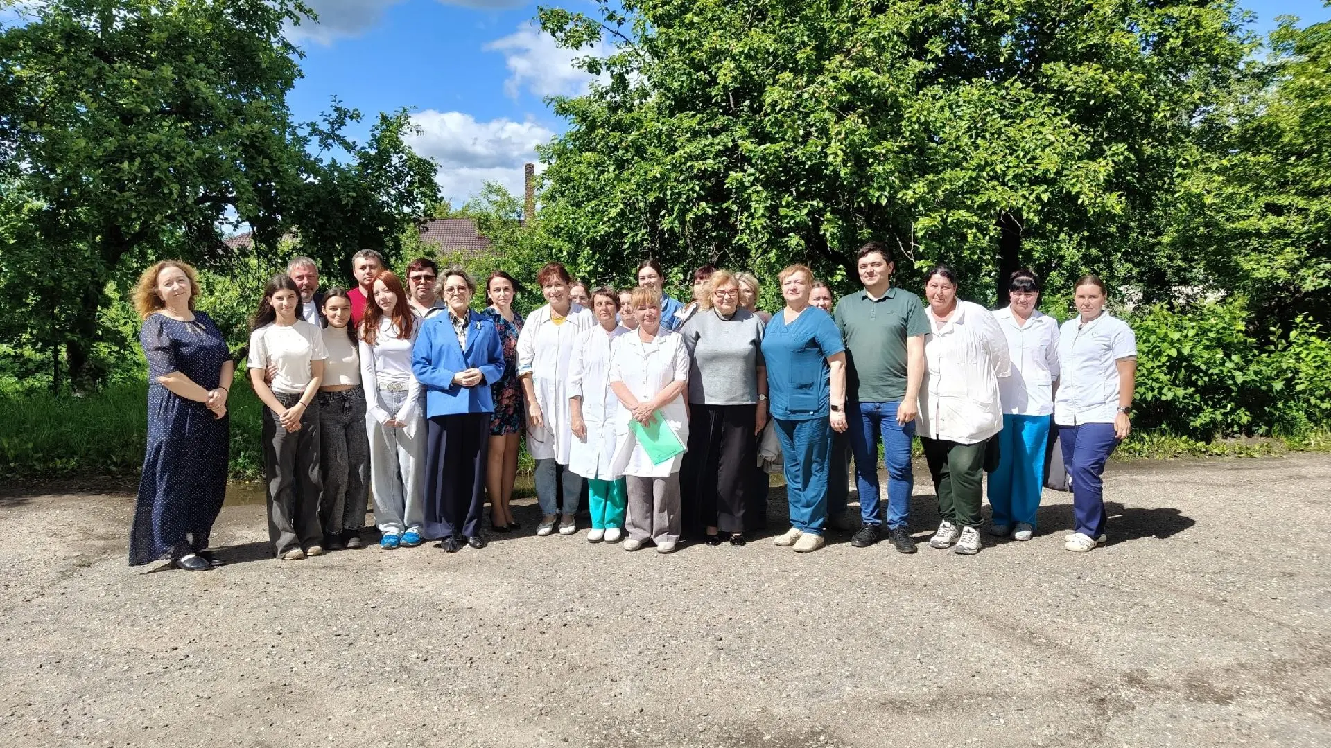 📢Концерт во дворе больницы