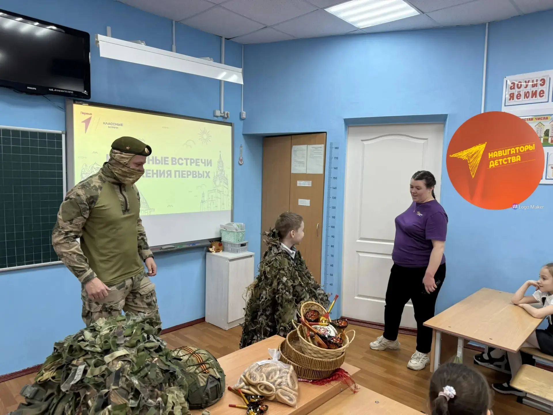 🎞️Показ серии видеоинтервью «СВОи. Разговоры с Героями».🎖️ ✅В школе №11 в сопровождении советника ди