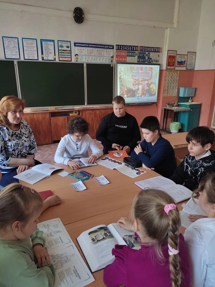 В рамках Года единства народов России, в начальных классах нашей школы прошло мероприятие, посвященн
