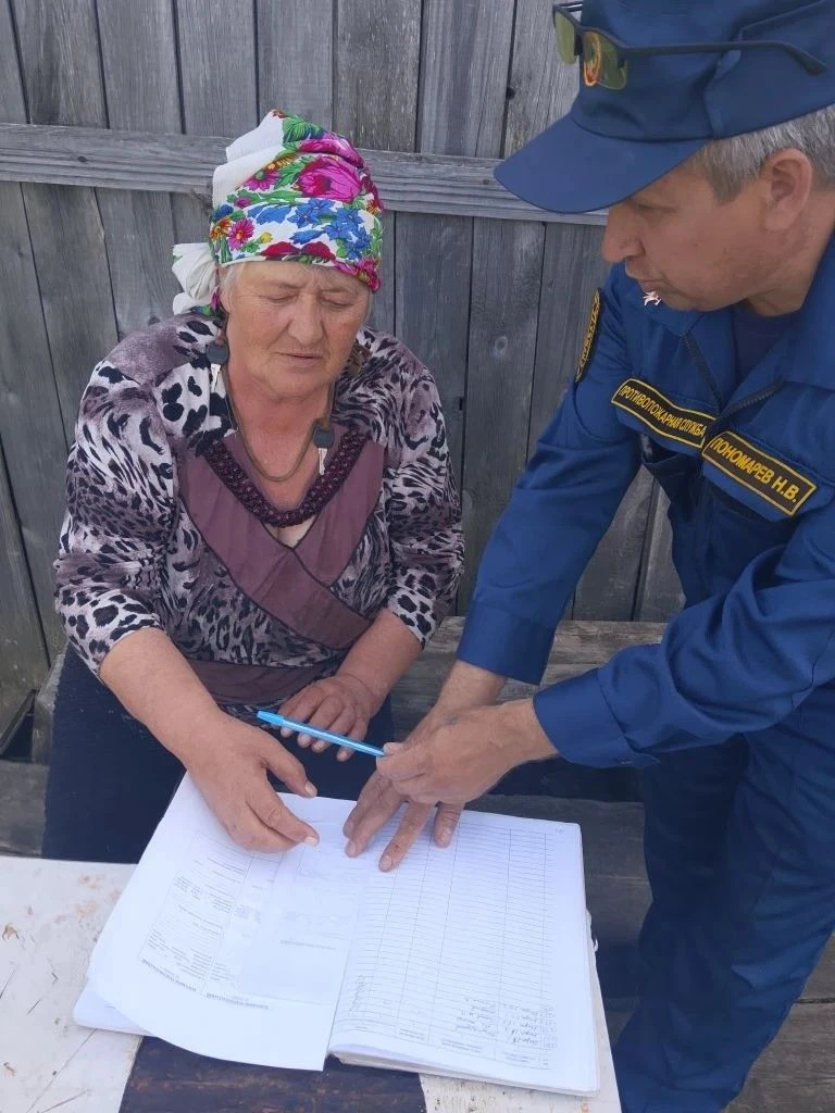 В целях стабилизации и профилактики пожаров в жилом секторе в поселке Оус работники ПЧ ...