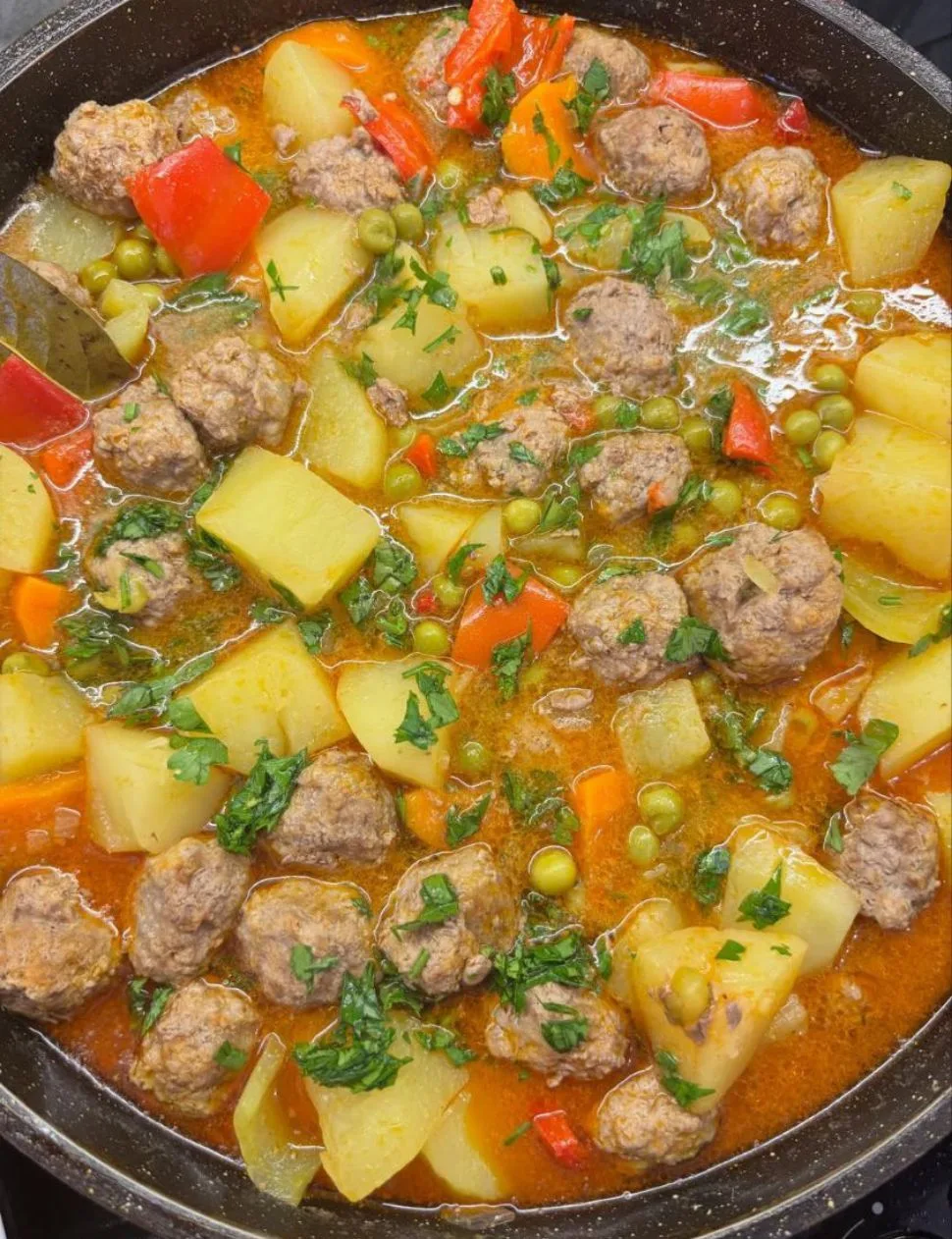 Жаркое с тефтельками 🥘